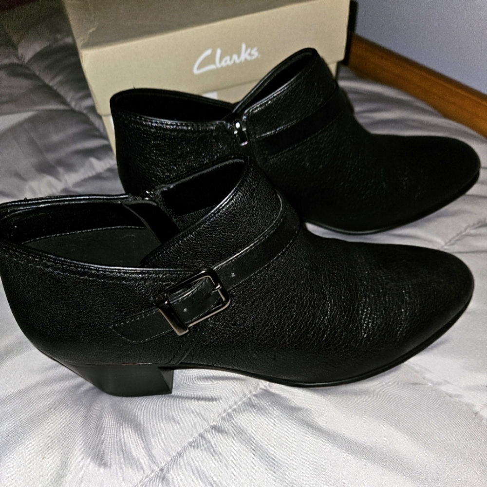 Women's Clark's Maypearl Milla boots size 10M